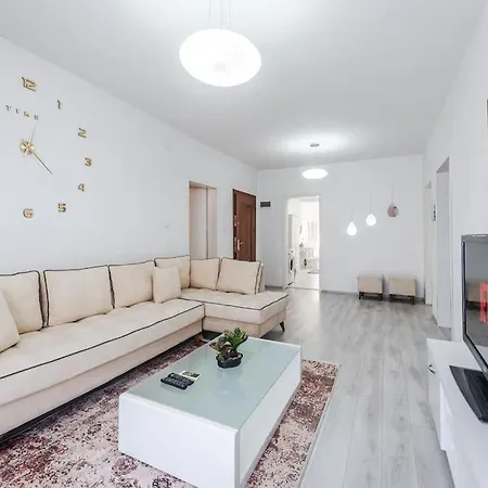 Bllok Moni Resilience 2bedr Terrace * Тирана