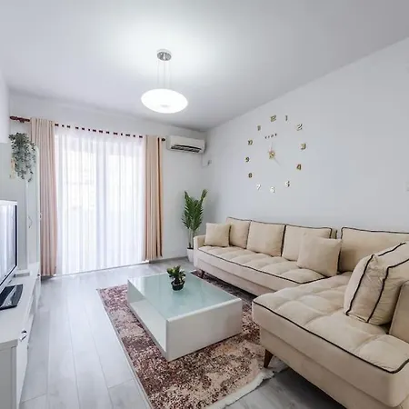 Bllok Moni Resilience 2bedr Terrace * Tirana