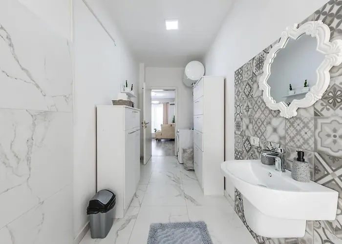 Bllok Moni Resilience 2bedr Terrace Тирана