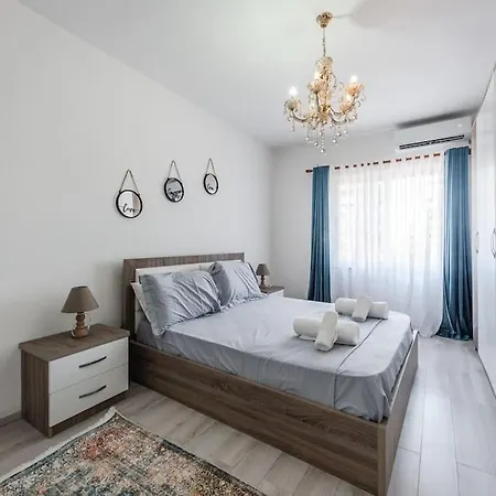 Bllok Moni Resilience 2bedr Terrace * 티라나